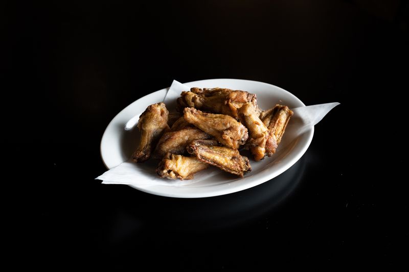 Dions crispy chicken wings with sauce